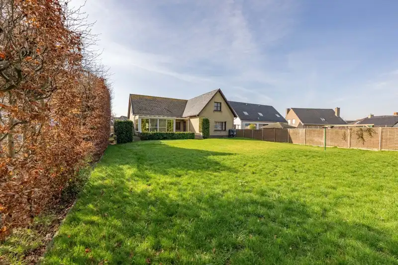 Zeer ruime en rustig gelegen villa TE KOOP in Sint-Eloois-Vijve! foto 27