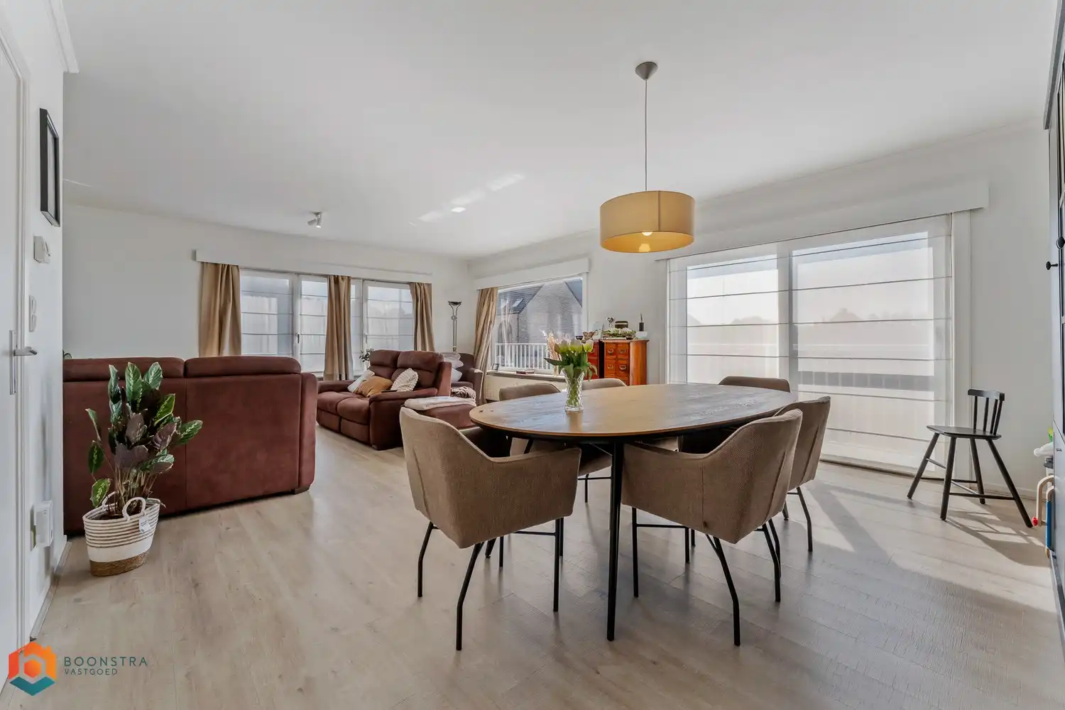 Duplex app. met 3 slpkrs en garage in het centrum foto {{pictureIndex}}