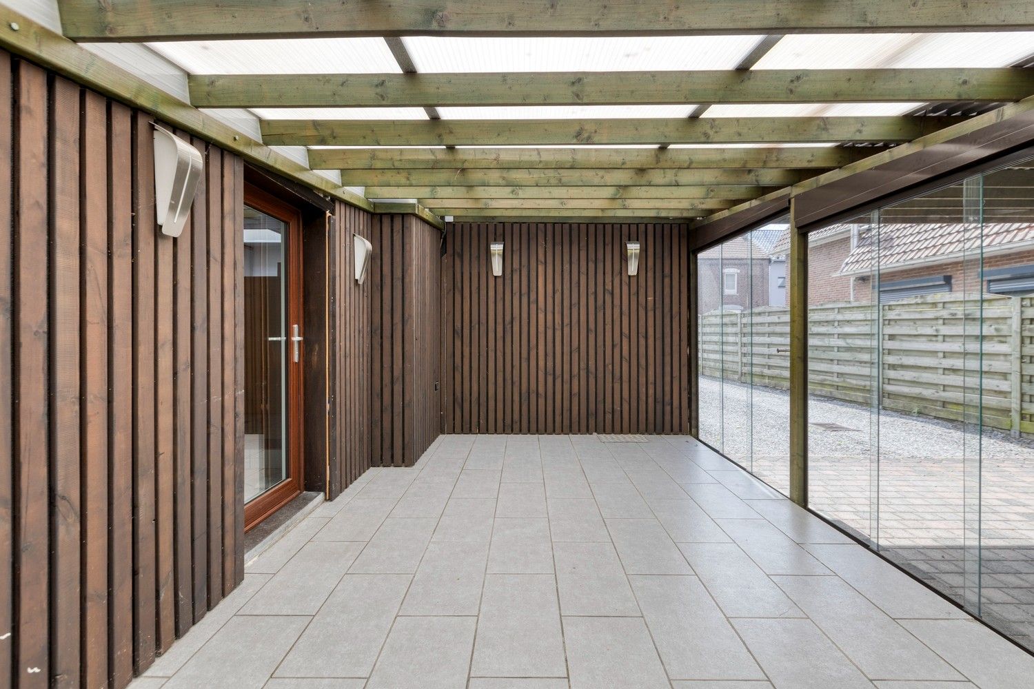 Halfopen gezinswoning met drie slaapkamers (mogelijkheid tot 4), grote tuin en zonnepanelen! foto 18