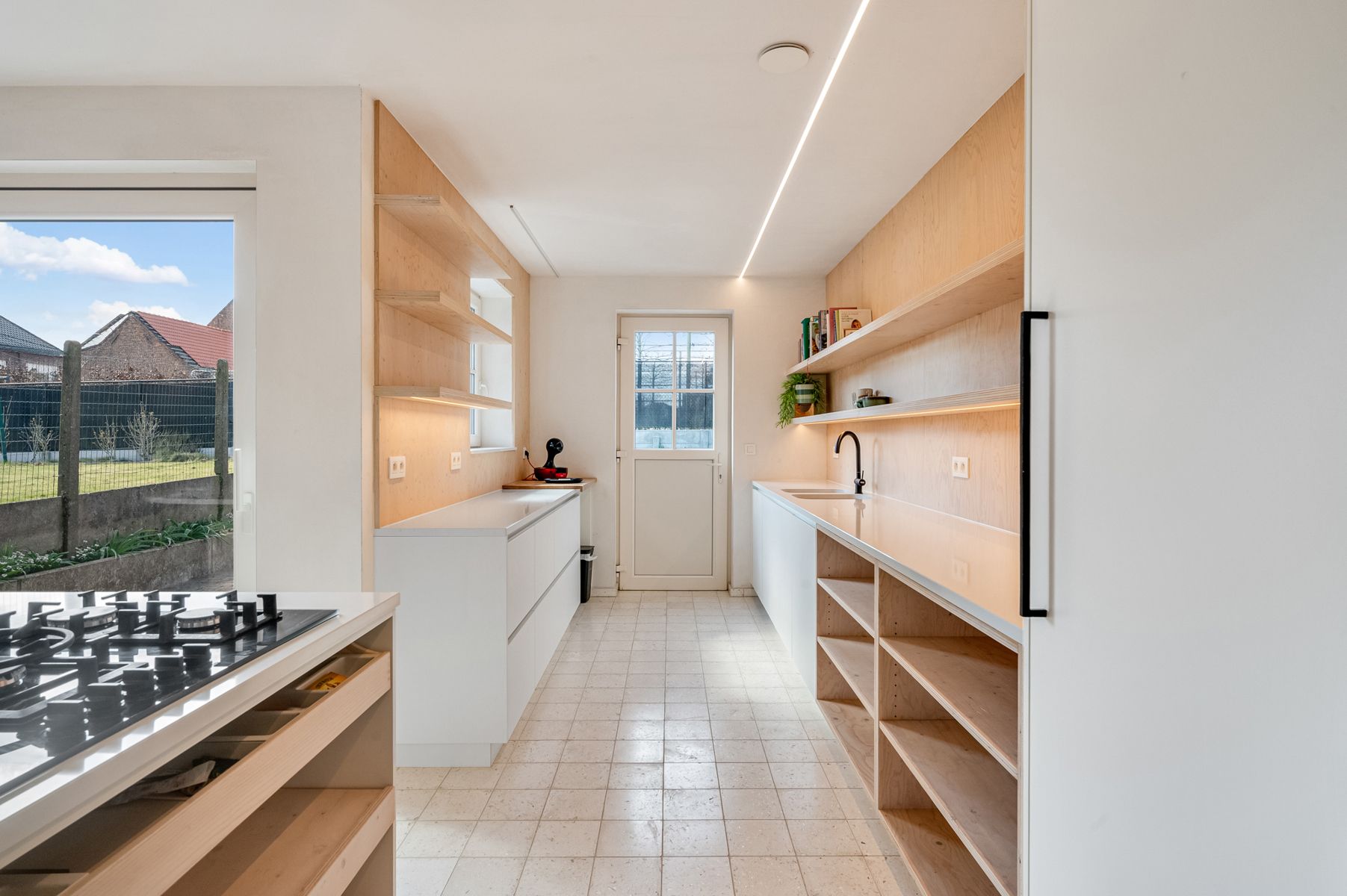 Stijlvolle energiezuinige gezinwoning 4slpk’s en tuintje! foto {{pictureIndex}}