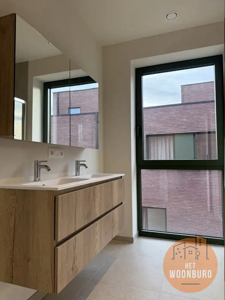 Halfopen nieuwbouw woning 2 slpks, bureau, garage en tuintje foto 7