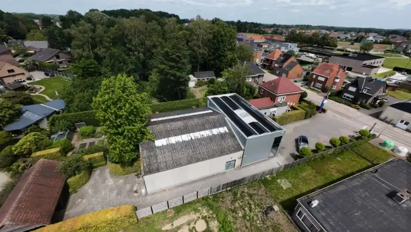 Instapklaar bedrijfsgebouw van 758 m² foto {{pictureIndex}}