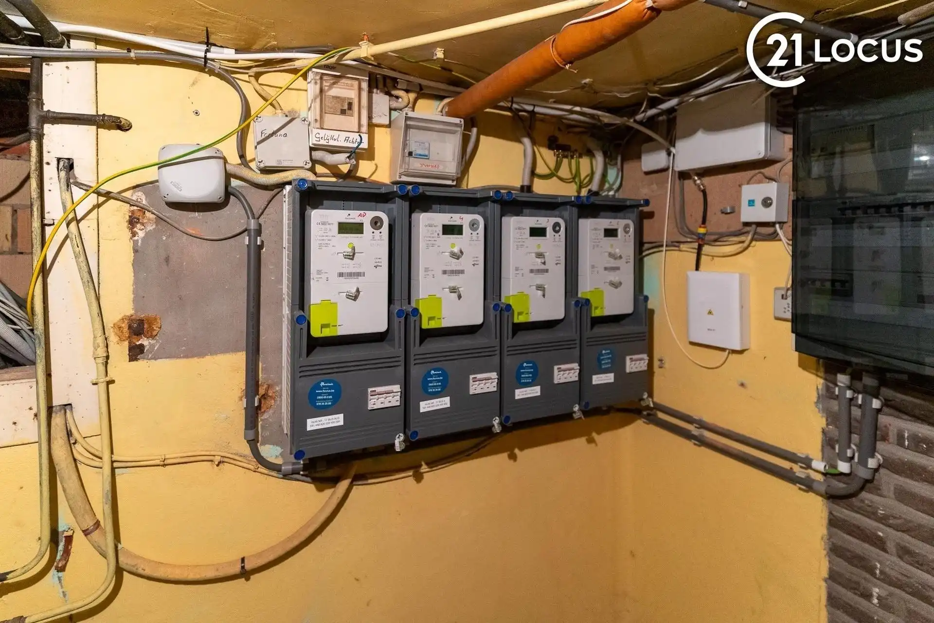 Opbrengsteigendom: 3 app & handel in Beveren foto 28