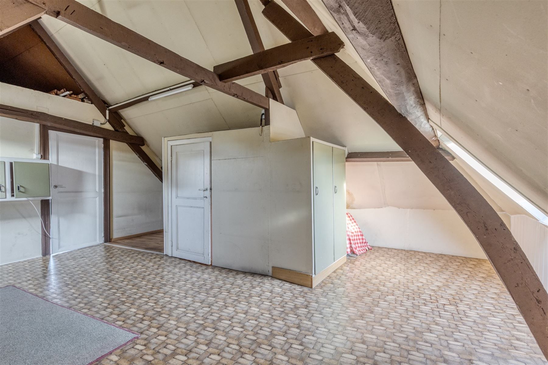 Halfopen bebouwing met 4 slaapkamers en garage foto 16