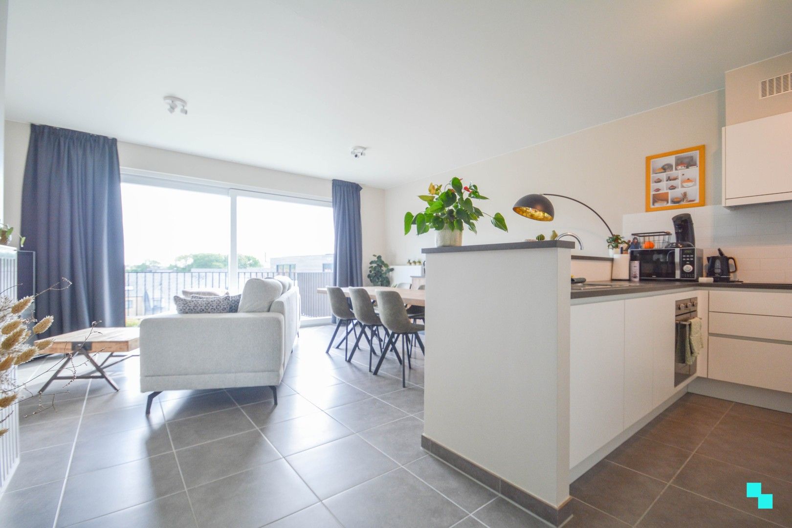 Instapklaar appartement met 2 slaapkamers en zonnig terras foto 2