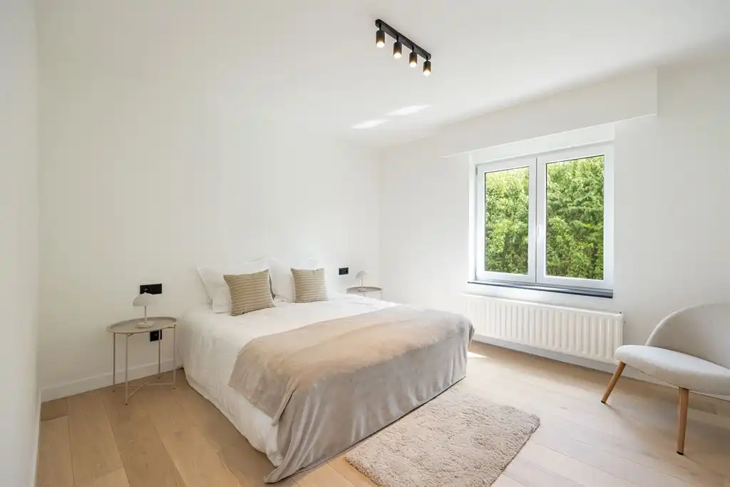 Stijlvol gerenoveerde villa met ruime tuin foto 16