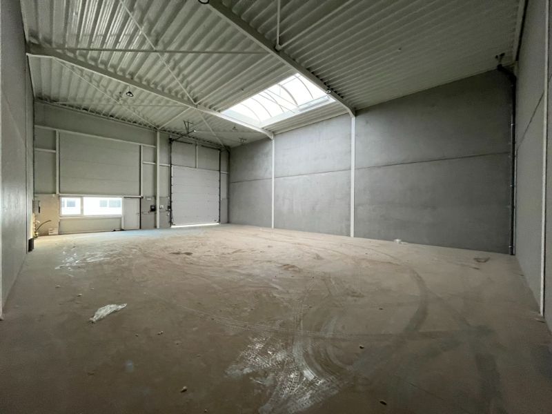 Modern magazijn van 216 m² met parkeerplaatsen op toplocatie in Evergem foto 7