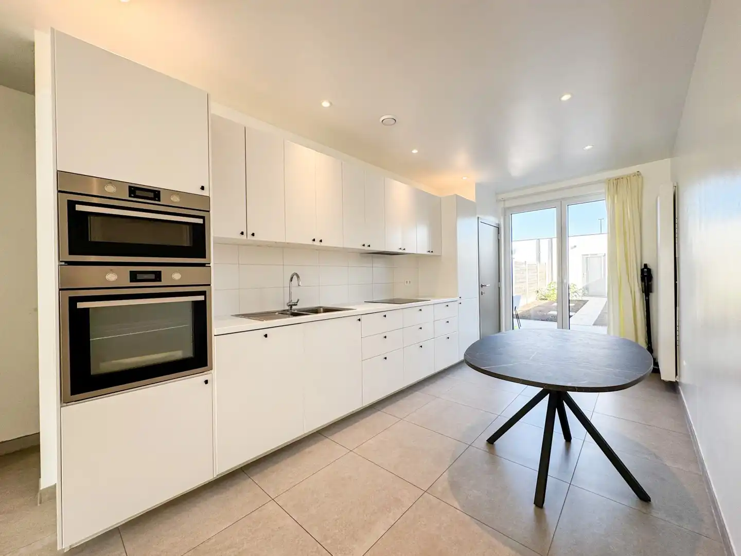 Mooi afgewerkte rijwoning met 3 slaapkamers, tuin en garage op toplocatie! foto 7