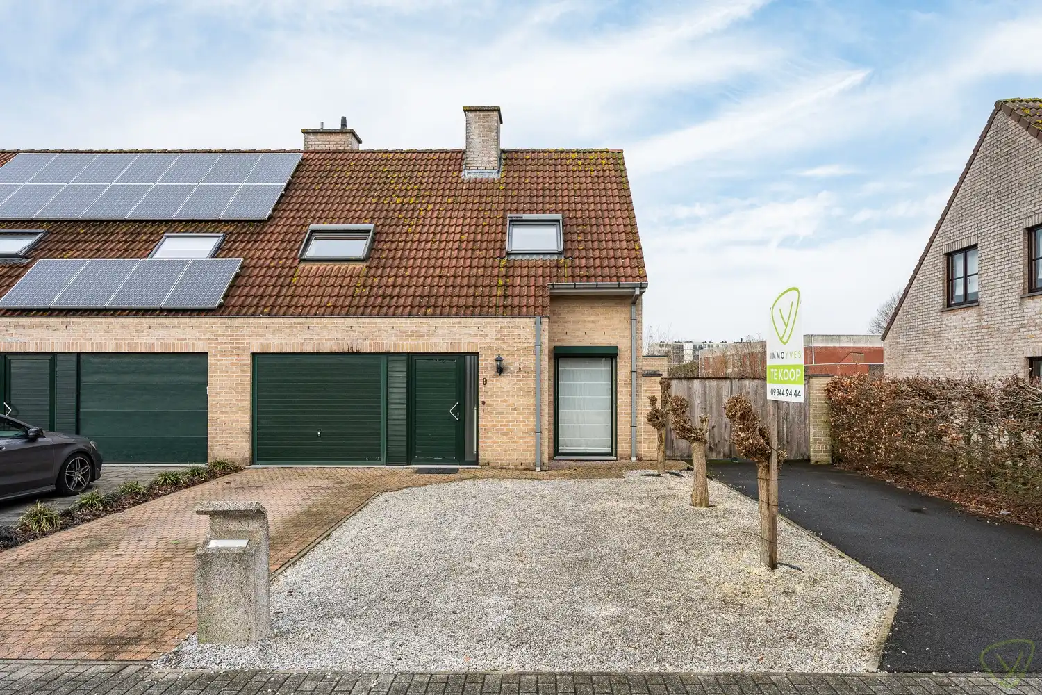 Instapklare halfopen bebouwing in gezellige verkaveling te Eeklo foto {{pictureIndex}}