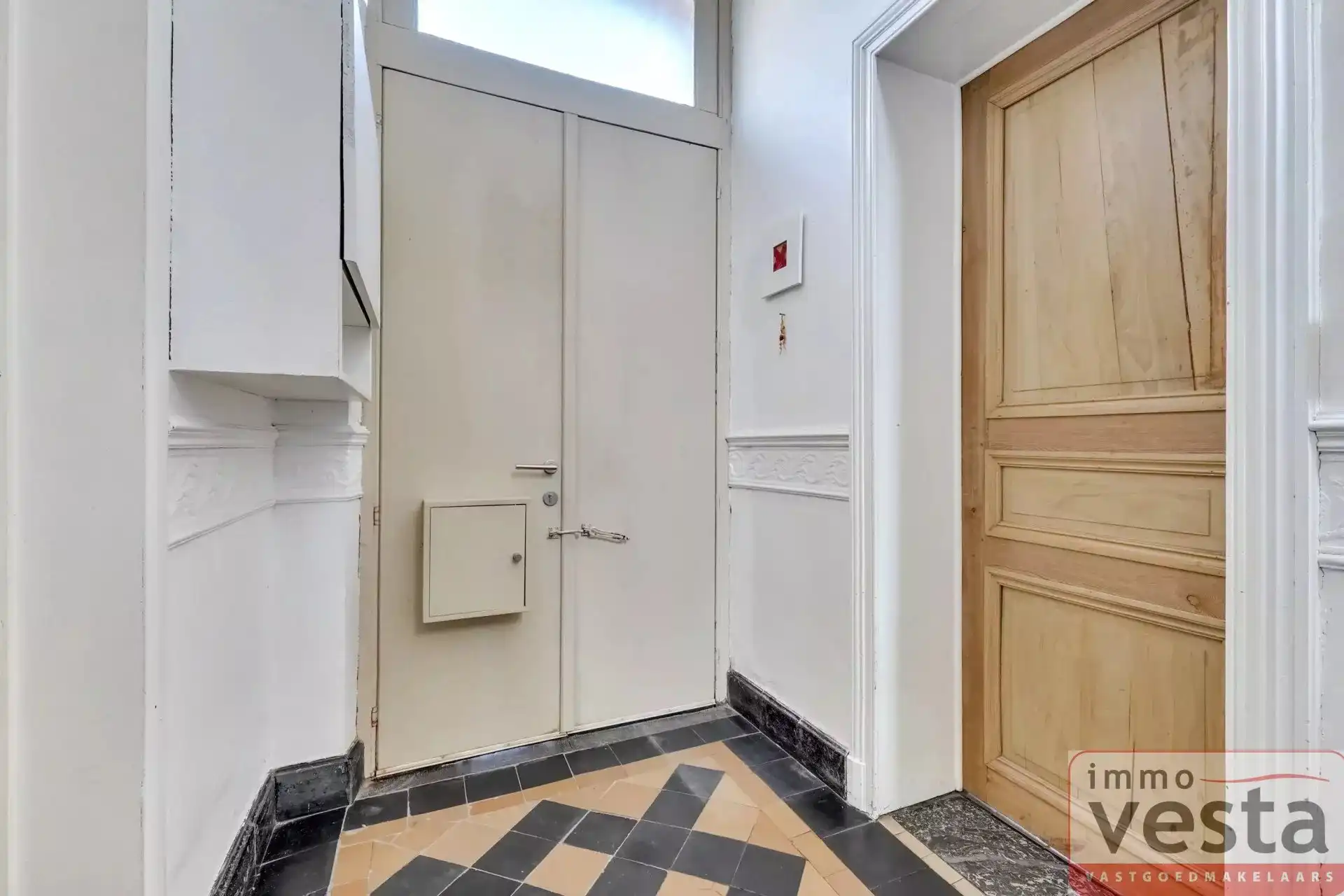 Karaktervolle woning met zwembad en ingerichte leefzolder foto 3