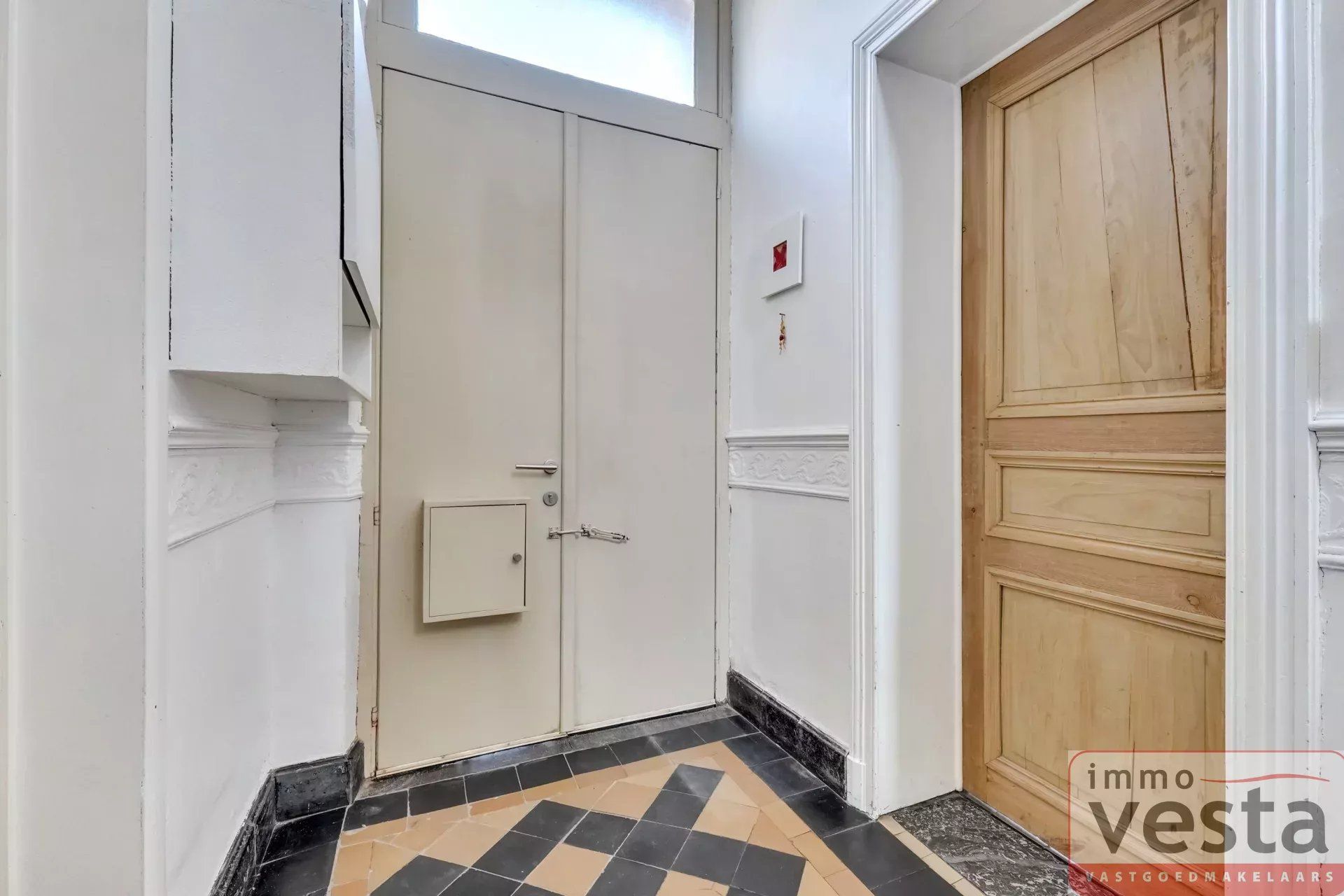 Karaktervolle woning met zwembad en ingerichte leefzolder foto 3