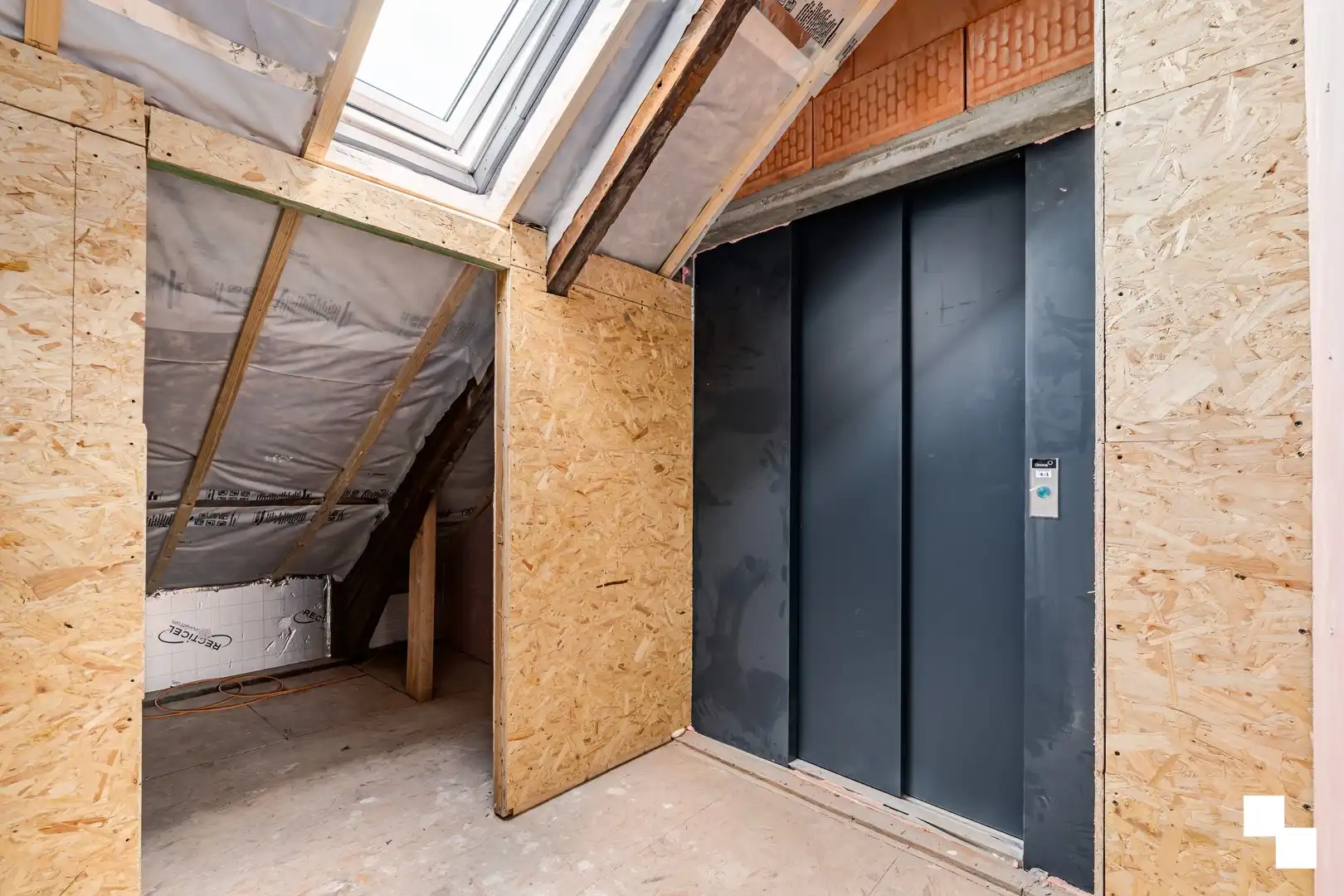 Luxueus appartement met ruim terras in hartje Izegem foto 20