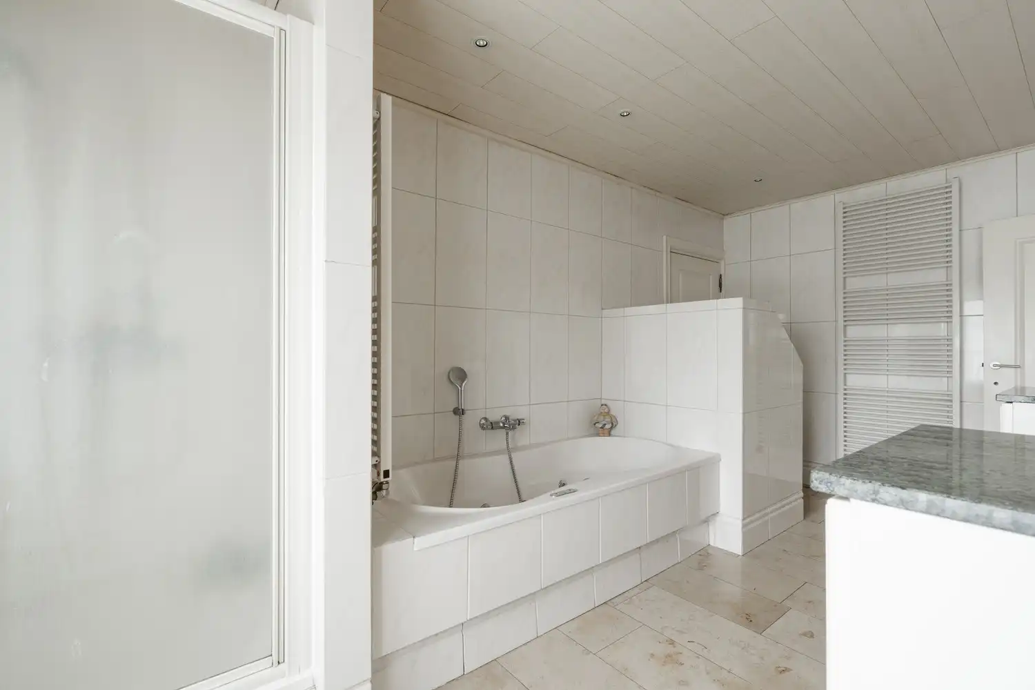 BEDRIJFSPAND MET CONCIERGEWONING foto 48