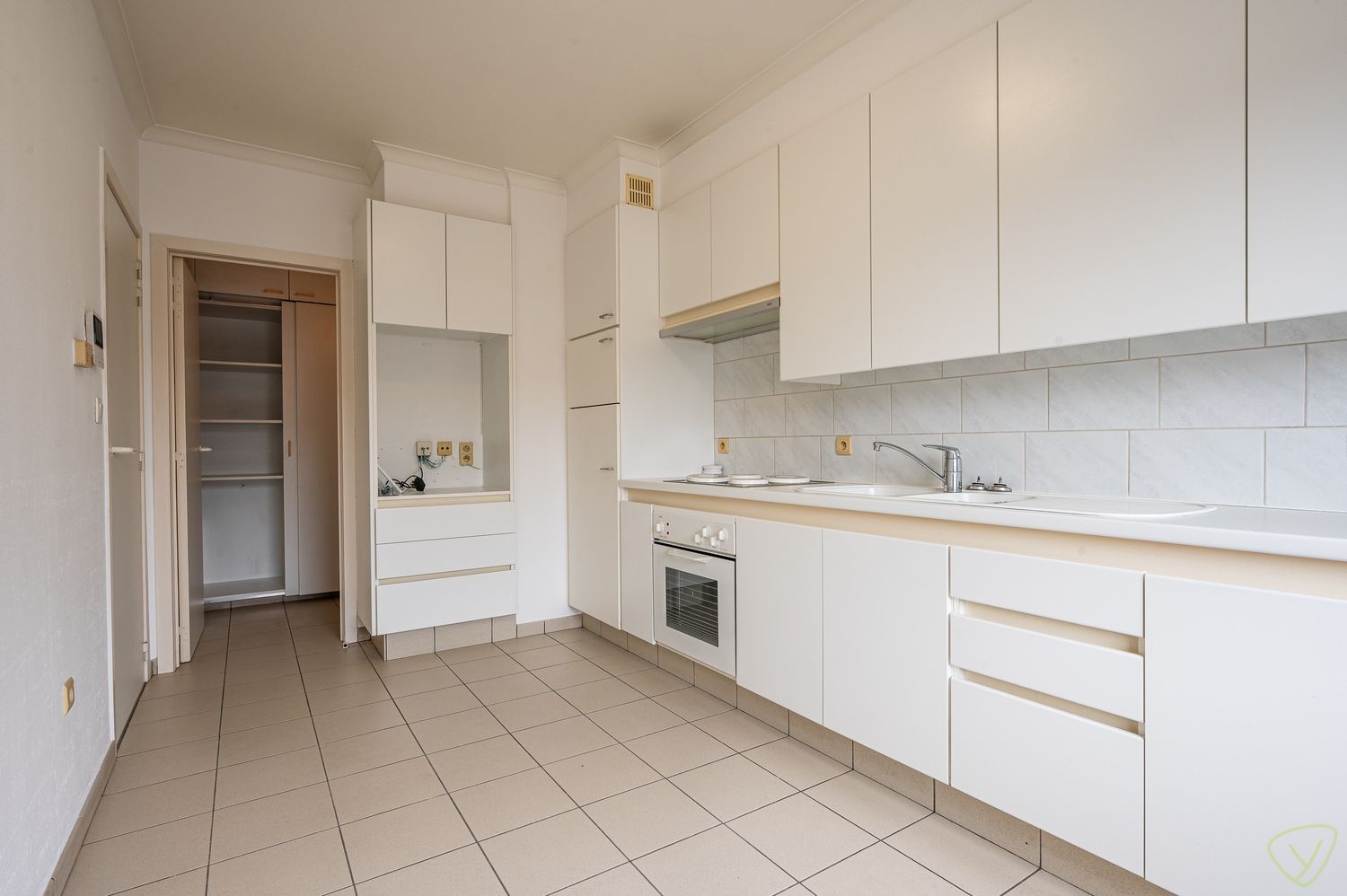 Ruim en zonnig appartement in residentie "Mozart" te Eeklo foto 4