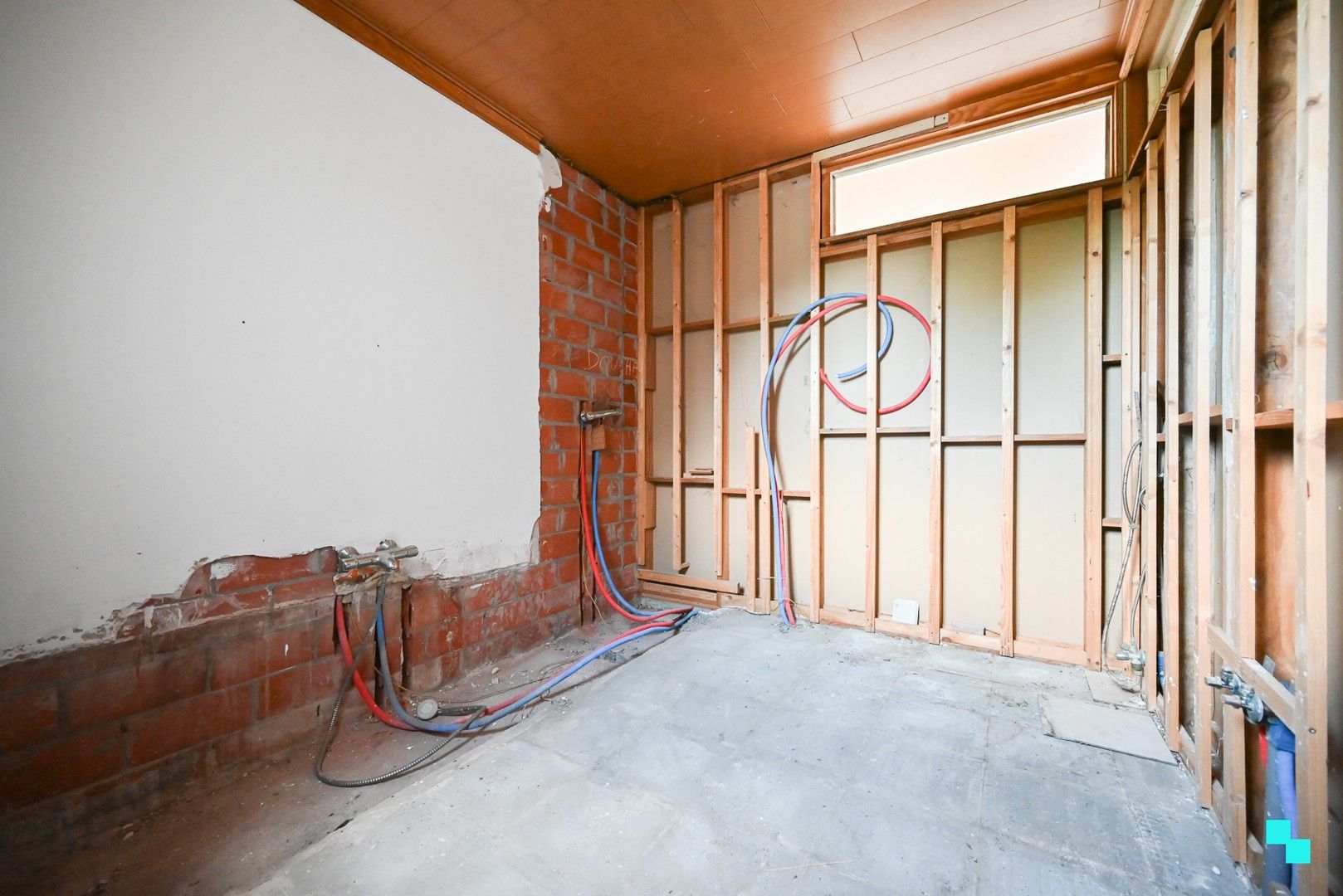 Bedrijfsgebouw met bovenliggend appartement te Sint-Eloois-Winkel foto 18