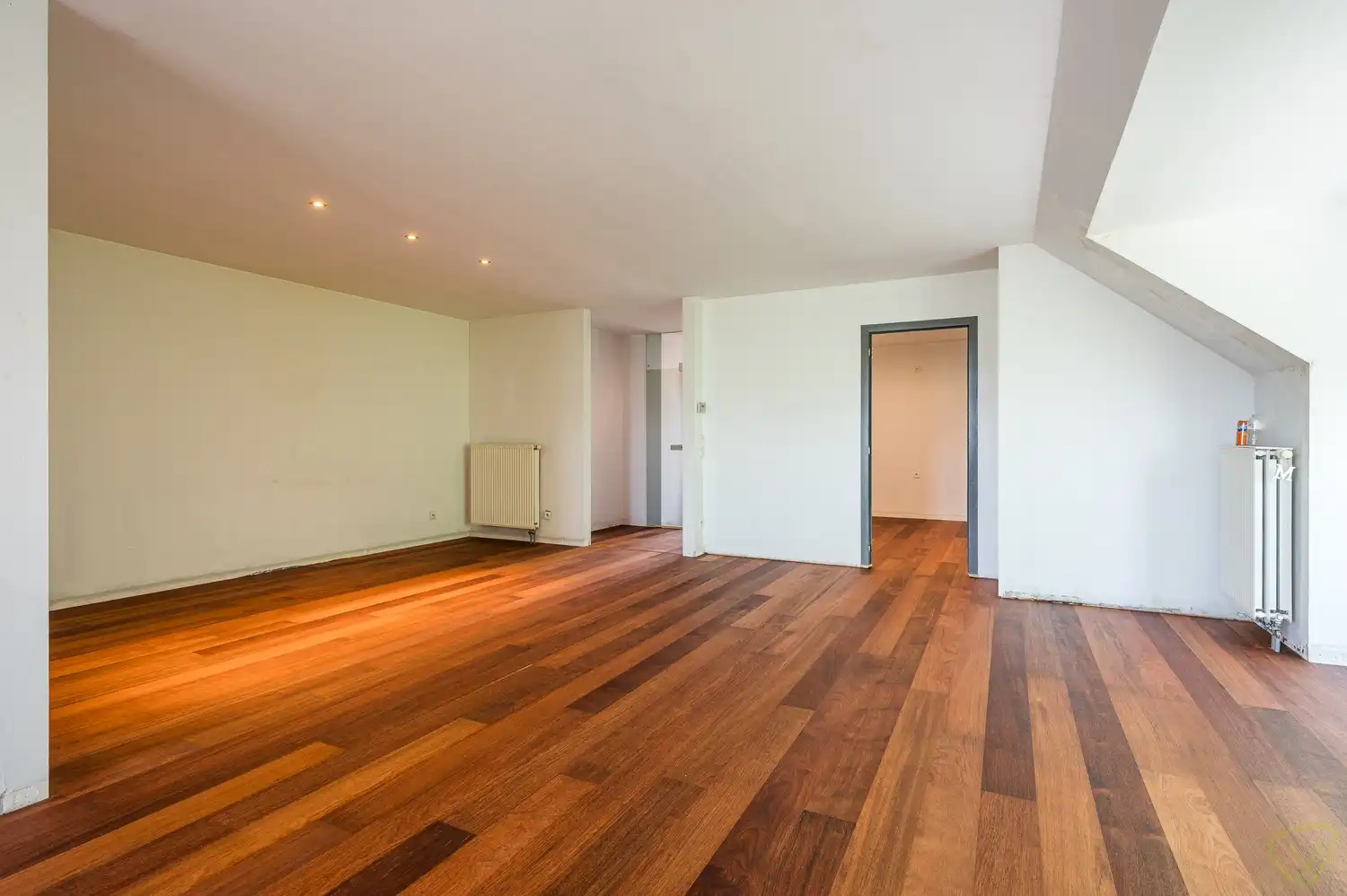 Veelzijdig handelspand met woonst op toplocatie in Lembeke foto 20