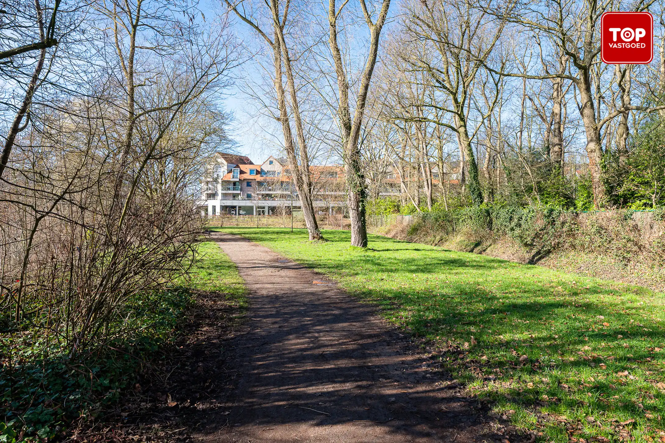 Uniek wonen aan de Damvallei in Destelbergen – Rust, ruimte en natuur aan uw terras. foto {{pictureIndex}}