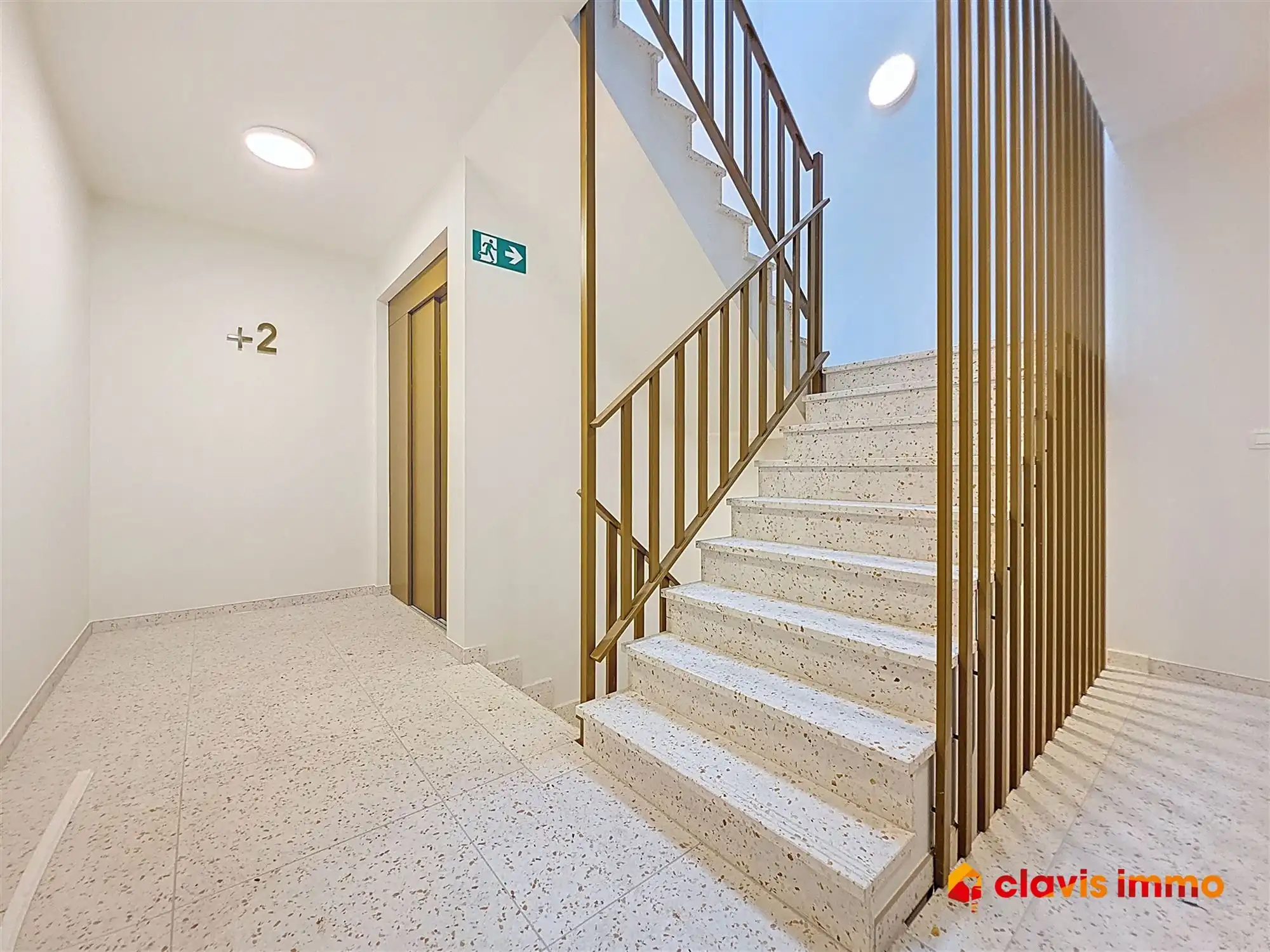 Appartement met terras en parking foto 13