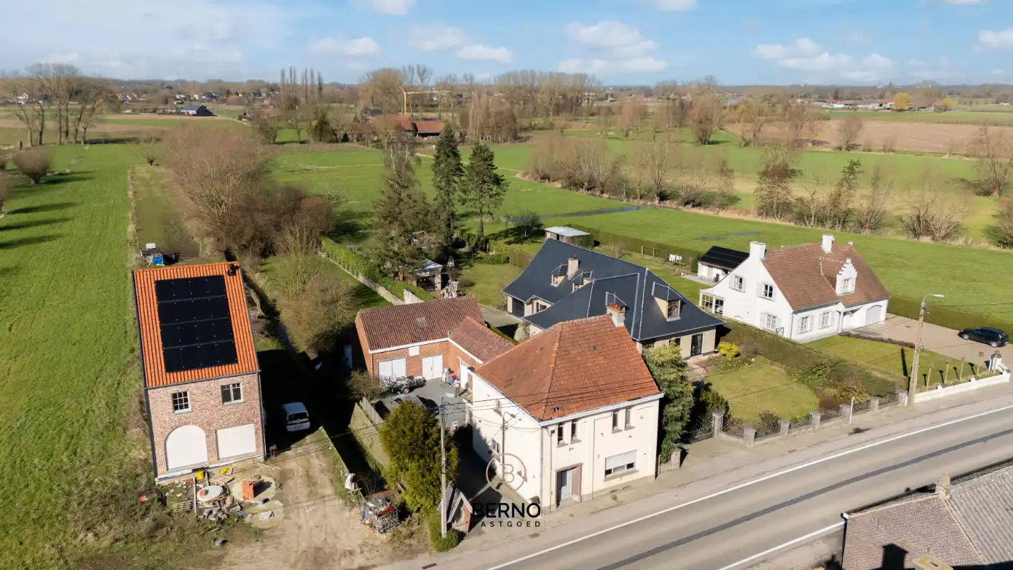 Te renoveren gezinswoning met uitgestrekte tuin en opslagplaats. foto 21