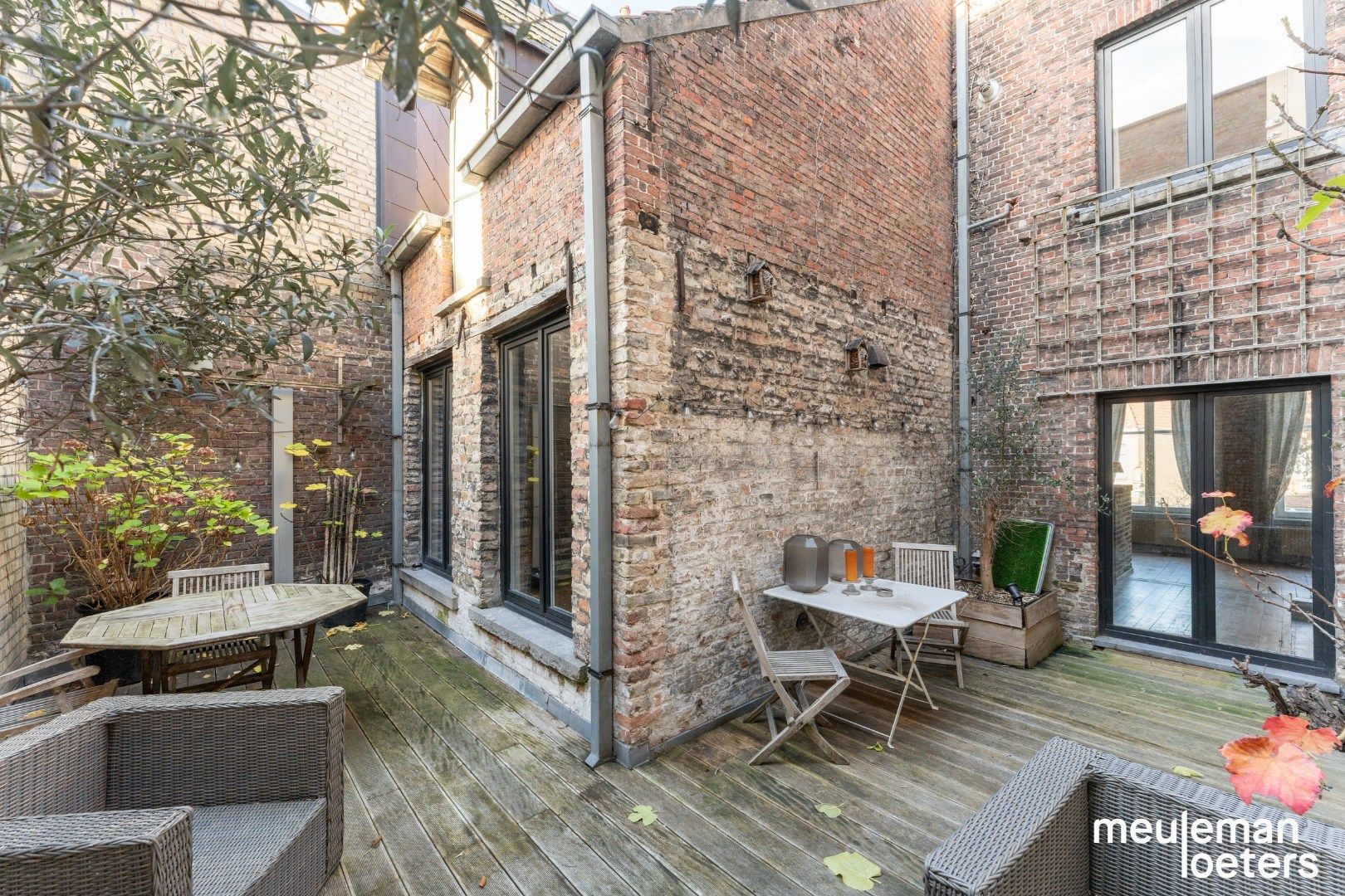 uiterst commercieel gelegen handelspand met ruime woonst foto 4