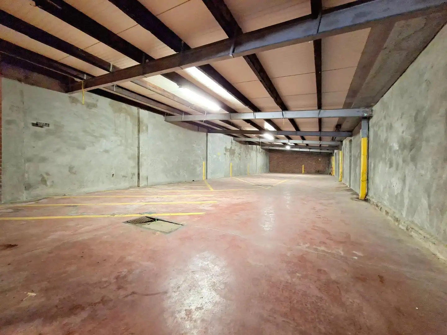 Magazijn of opslagruimte foto 2