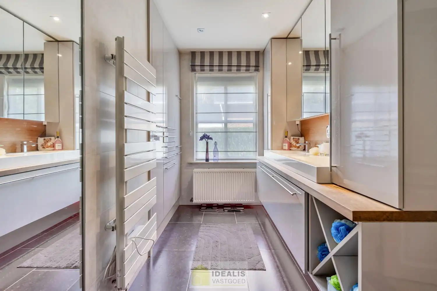 IDEALIS VASTGOED – INSTAPKLARE EENGEZINSWONING MET 4 SLAAPKAMERS EN EEN BEWOONBARE OPPERVLAKTE VAN +- 195M² OP EEN PERCEEL VAN +- 9A 20CA IN KLEINE-BROGEL (PEER). De woning is gelegen vlak bij de dorpskern van het gezellige kleine-Brogel en op enkele minuten verwijderd van de centra van Peer, Kaulille, Bocholt en Pelt. Ideaal voor zij die op zoek zijn naar een ruime instapklare woning met 4 slaapkamers!! foto 17