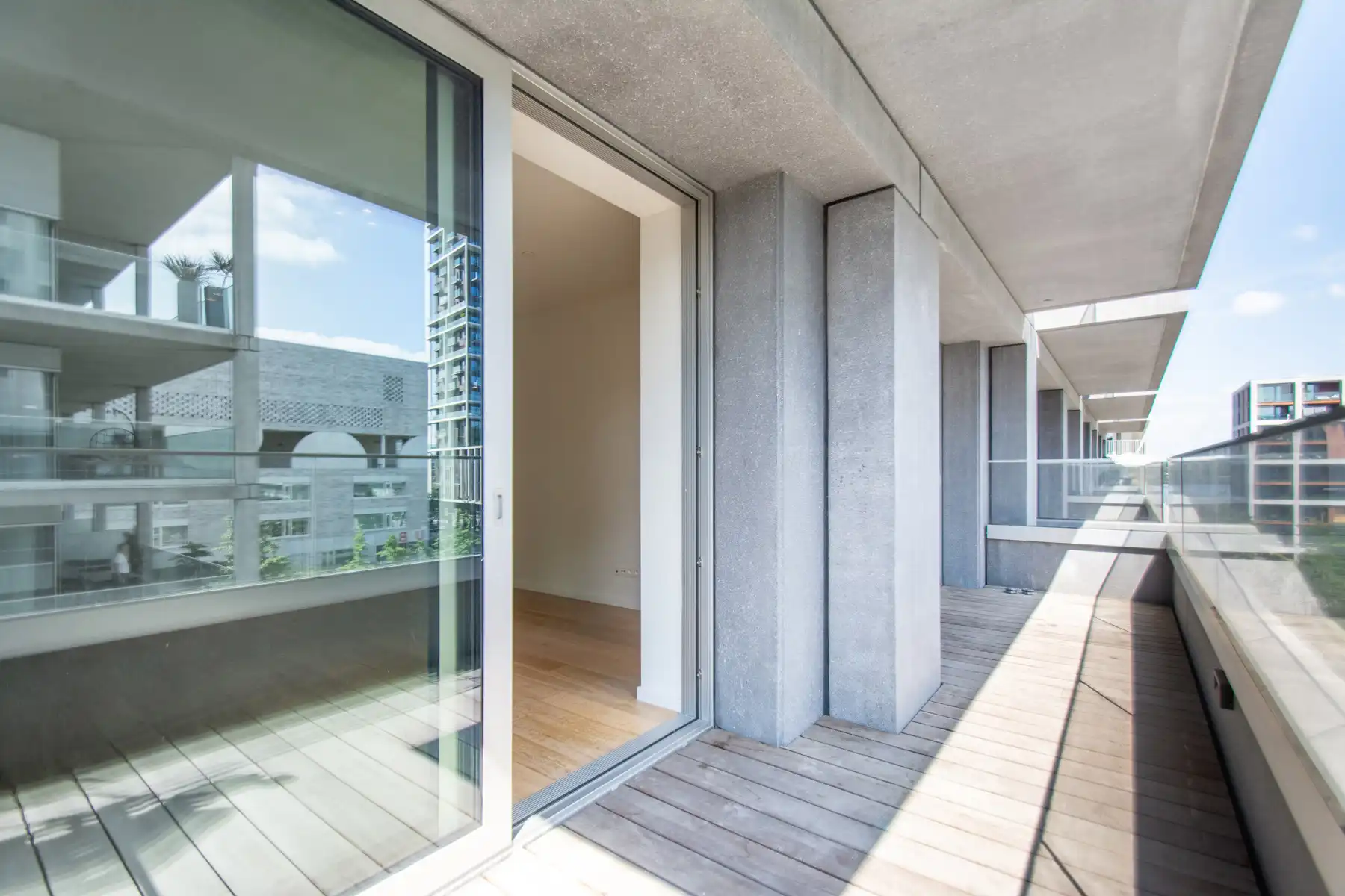 Gezellig gemeubeld 2-slaapkamer appartement met groot terras foto 7