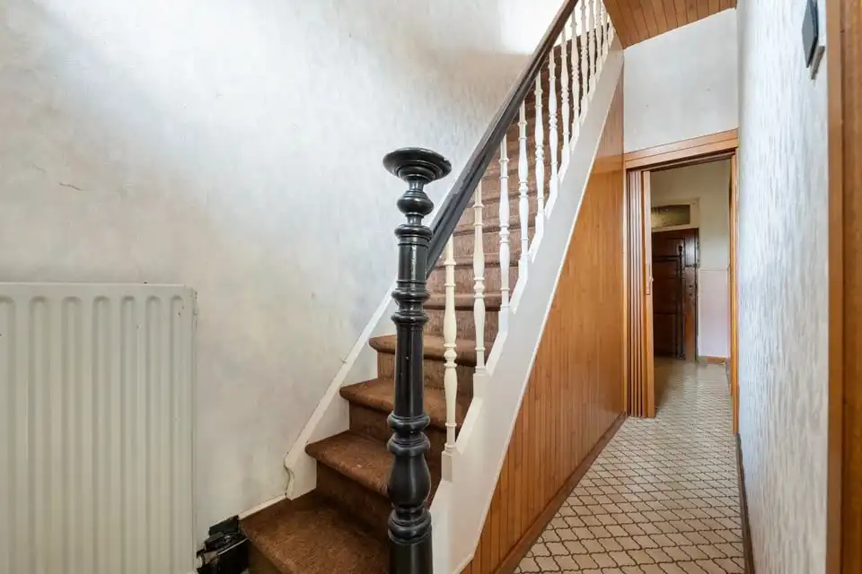 TE RENOVEREN GEZINSWONING MET GARAGE IN HET CENTRUM VAN GINGELOM foto 4