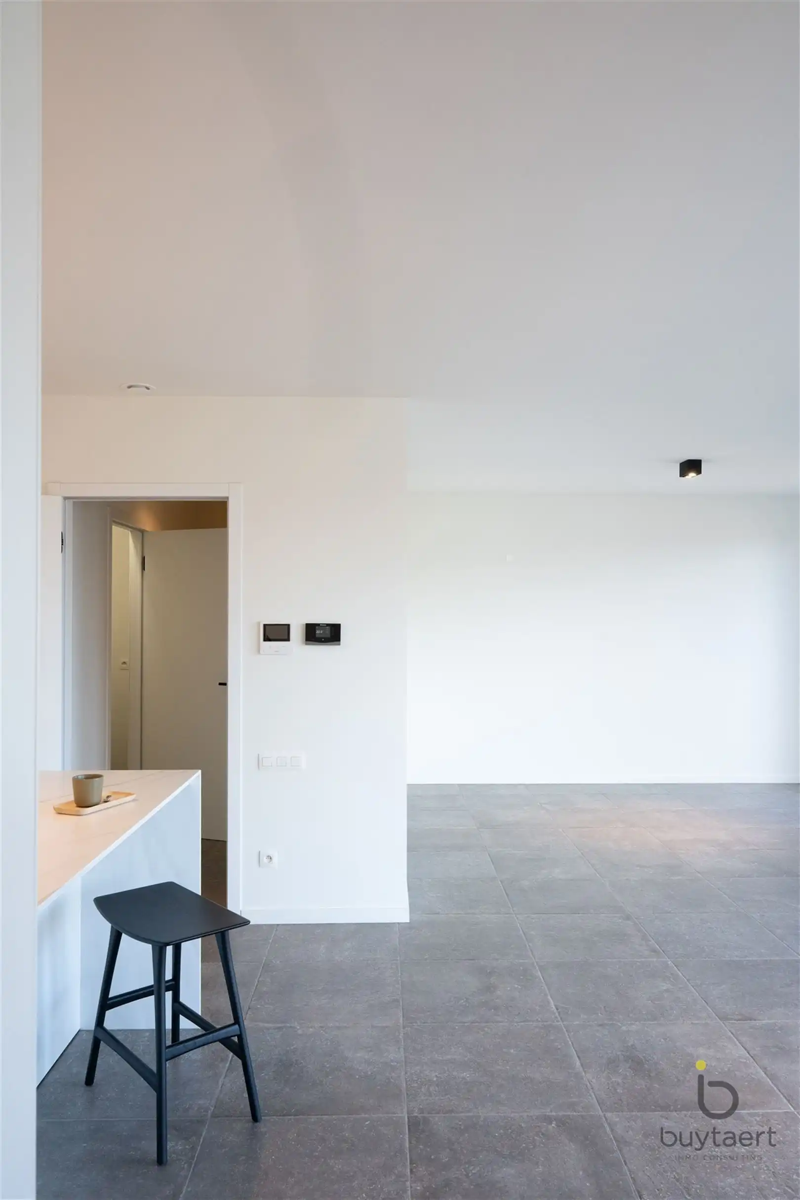 Recent 1 slaapkamer appartement met prachtig uitzicht! foto 18