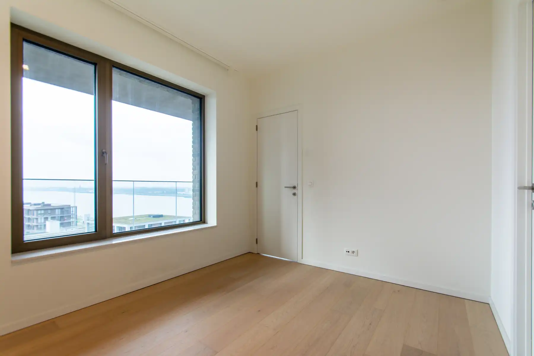 Ongemeubeld 1 slaapkamer appt. met zicht op de Schelde foto 13