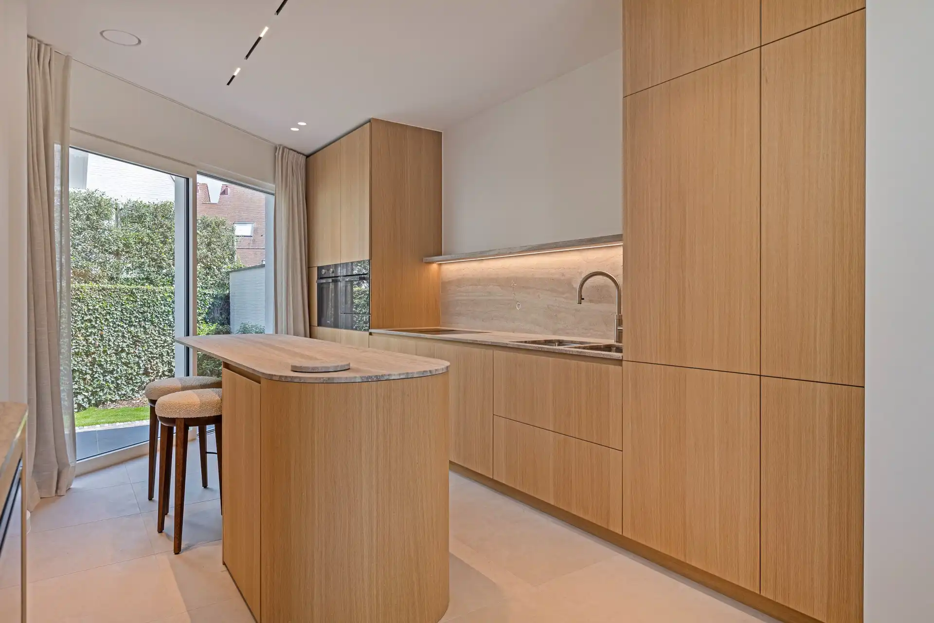 Exclusieve, volledig gerenoveerde hoekvilla met adembenemend zeezicht aan de Zeedijk. foto 14
