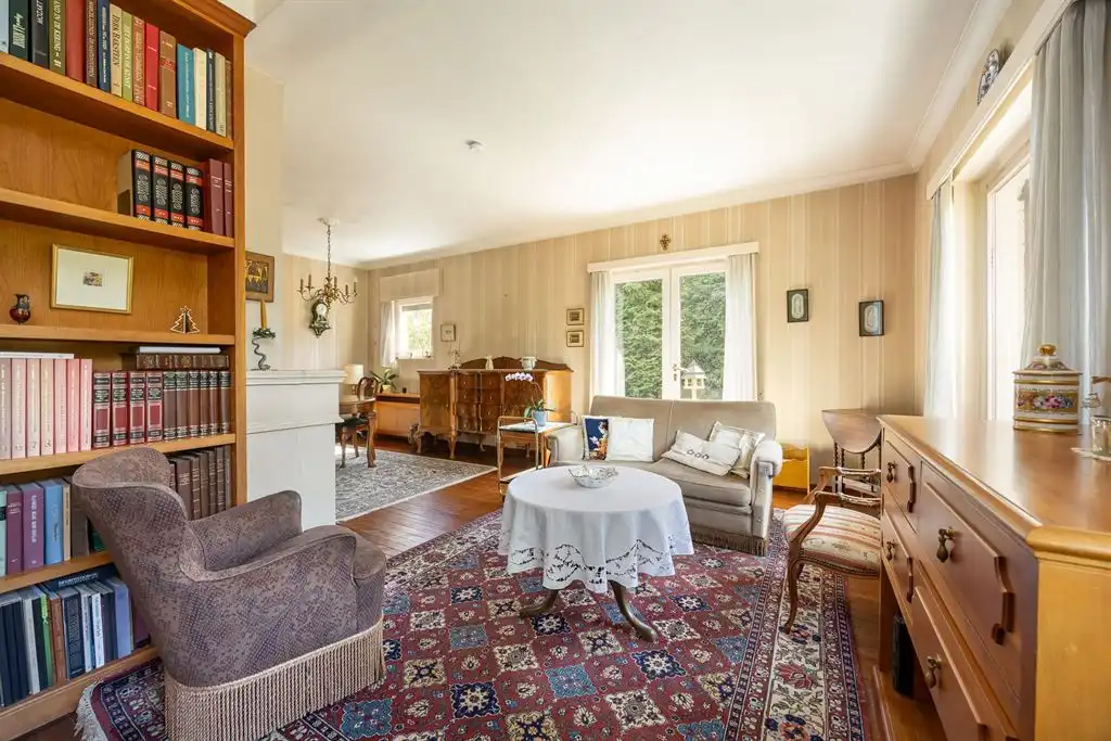 Klassieke te renoveren villa op een mooi hoekperceel in wijk "Hertebos" foto 3