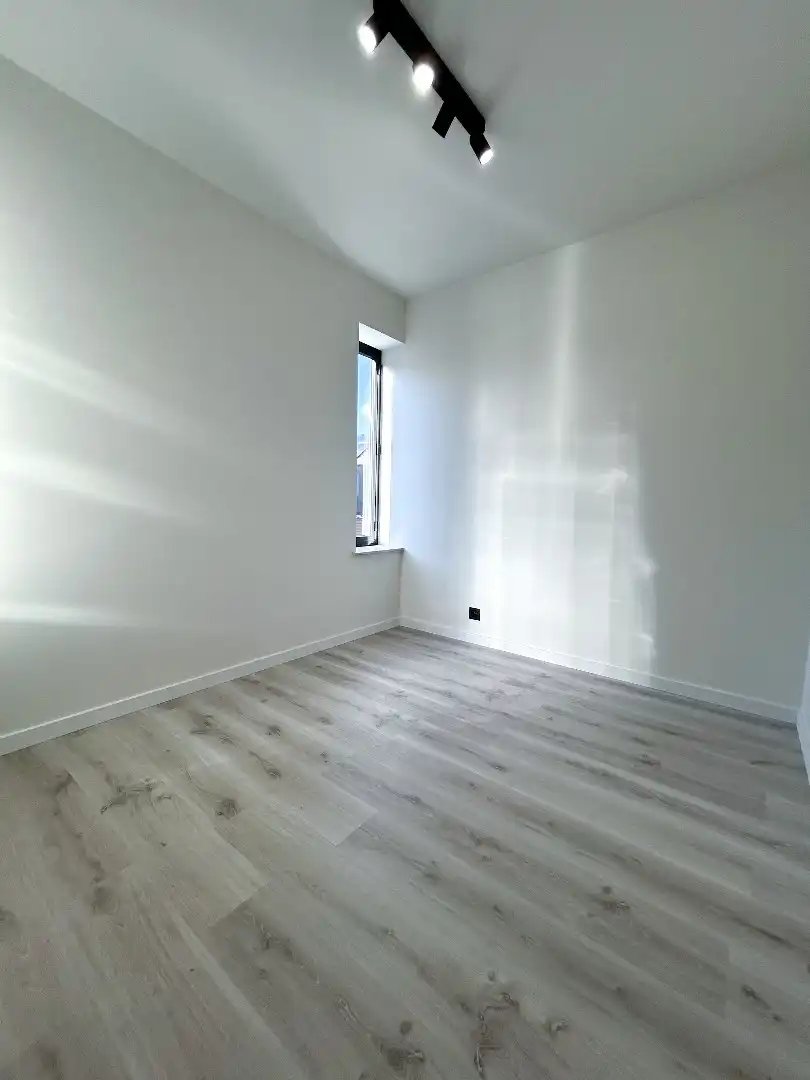 Prachtig gerenoveerd appartement met 2 slaapkamers foto 9