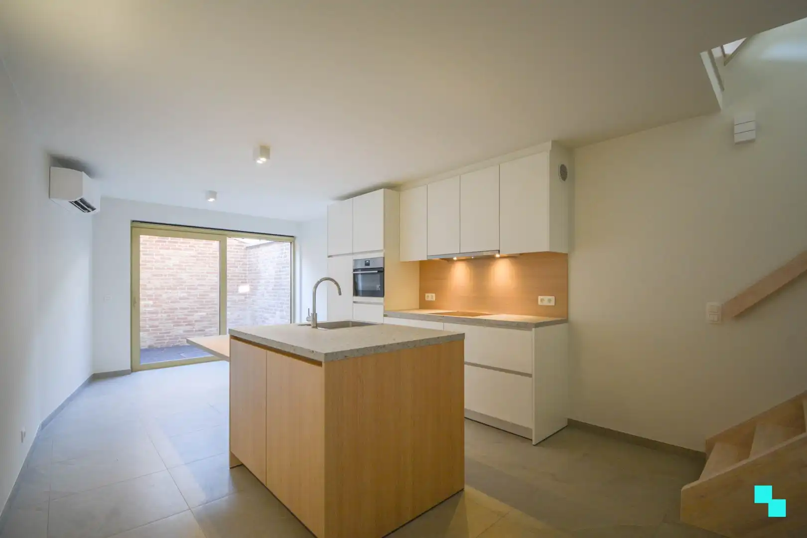 Stijlvolle hernieuwbouwwoning (BEN) met 2 slaapkamers - stadscentrum foto 4