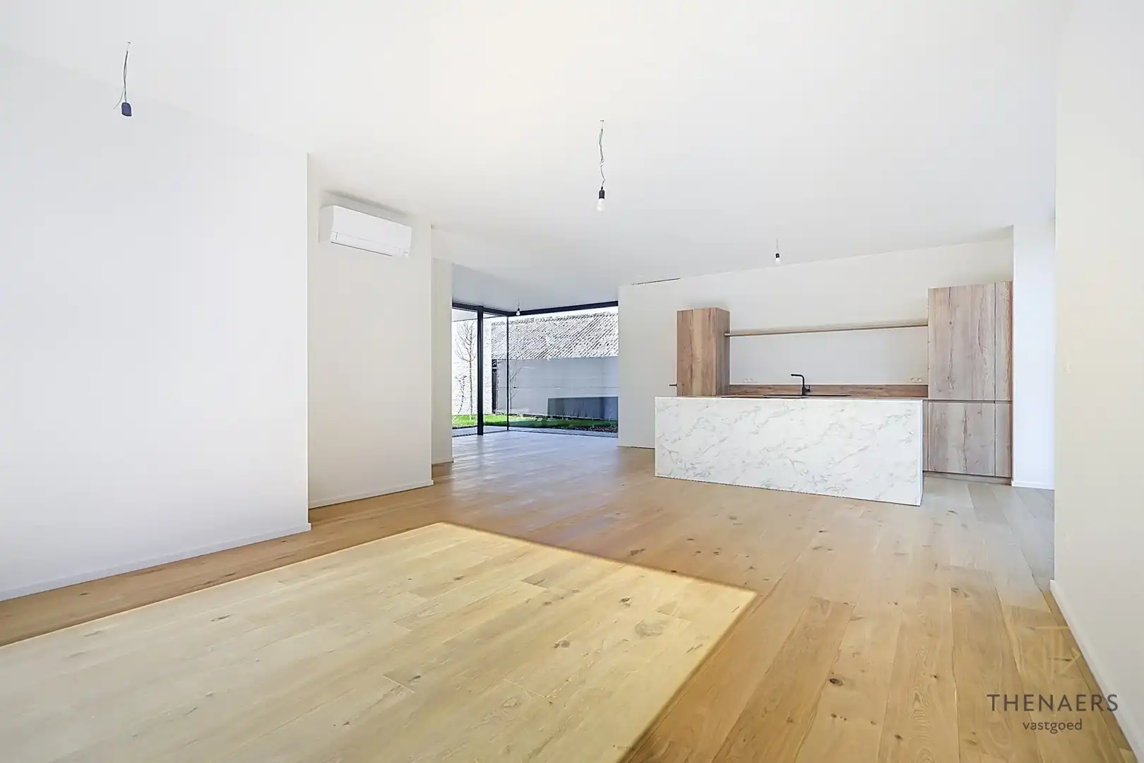 Strakke en luxueus gerenoveerde open bebouwing met hoogwaardige afwerking en EPC A in Wilderen. foto 2