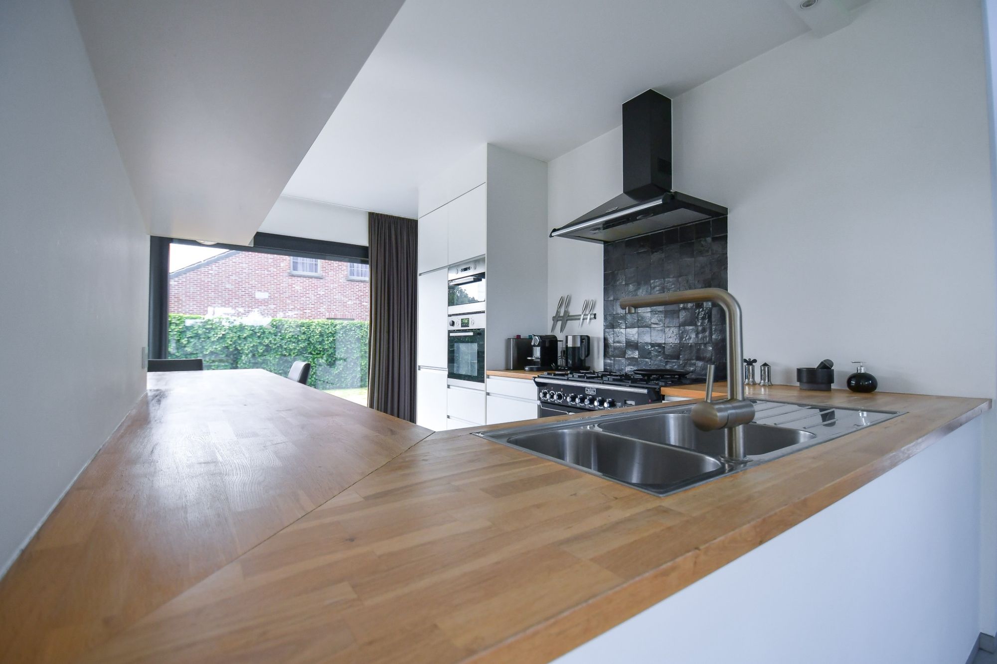 | BEZOEKMOMENT woe 11/06 van 17u - 18u30 | Rustig gelegen architecturale villa omgeven door groen foto 13
