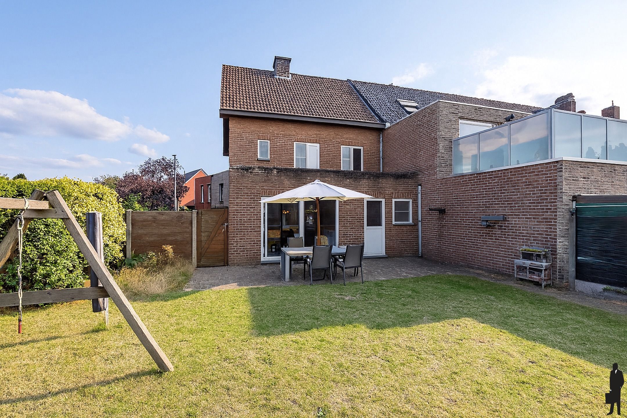 Stijlvolle woning met 3 slpk., 2 gar. en ruime tuin op 410m² foto 12