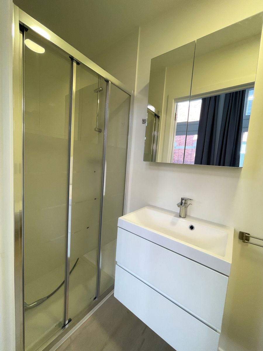 Ruime kamer privatief sanitair Leuven foto 4