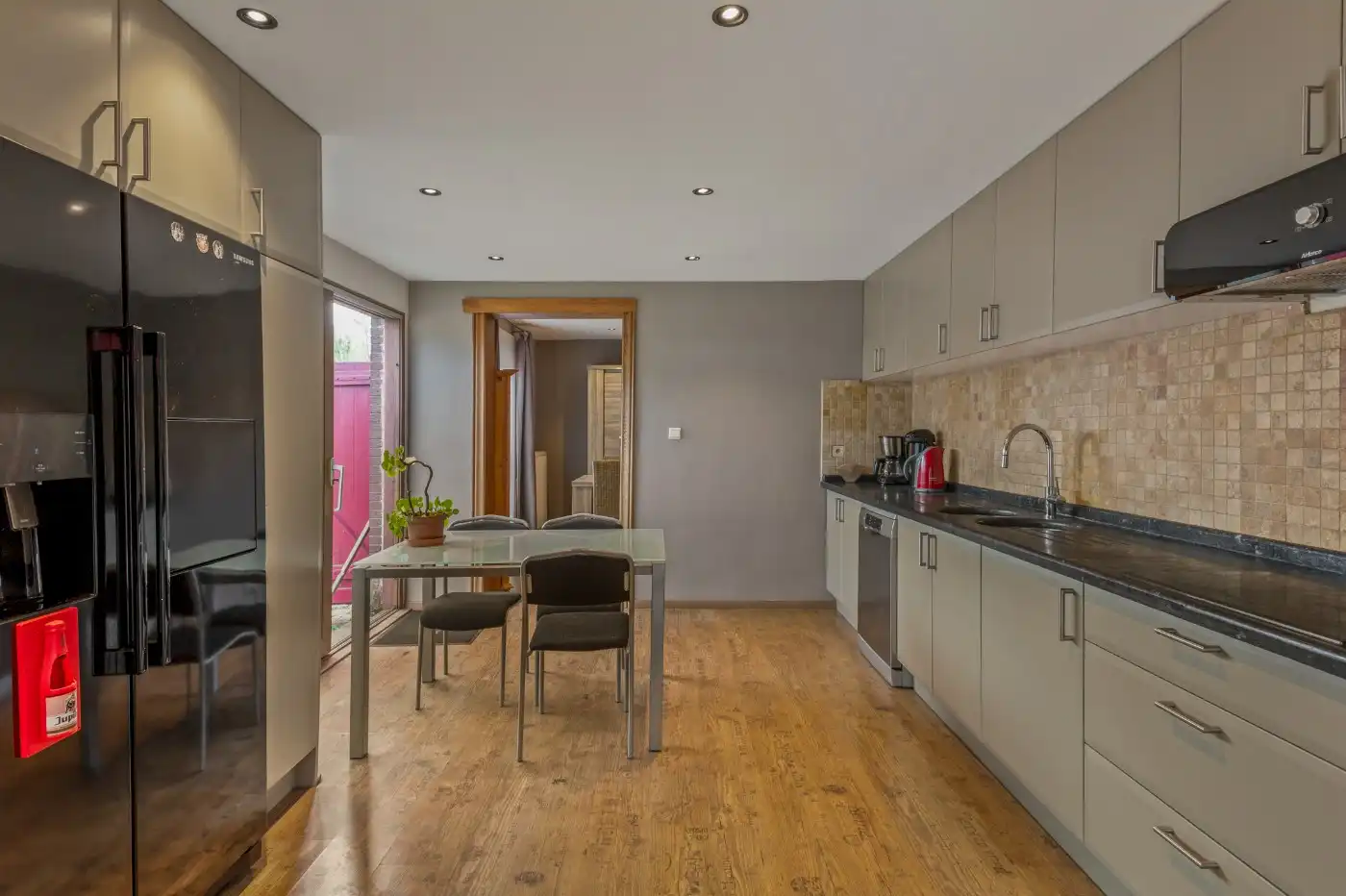Instapklare woning met 3 slpk., tuin en magazijn te Nijlen foto 10