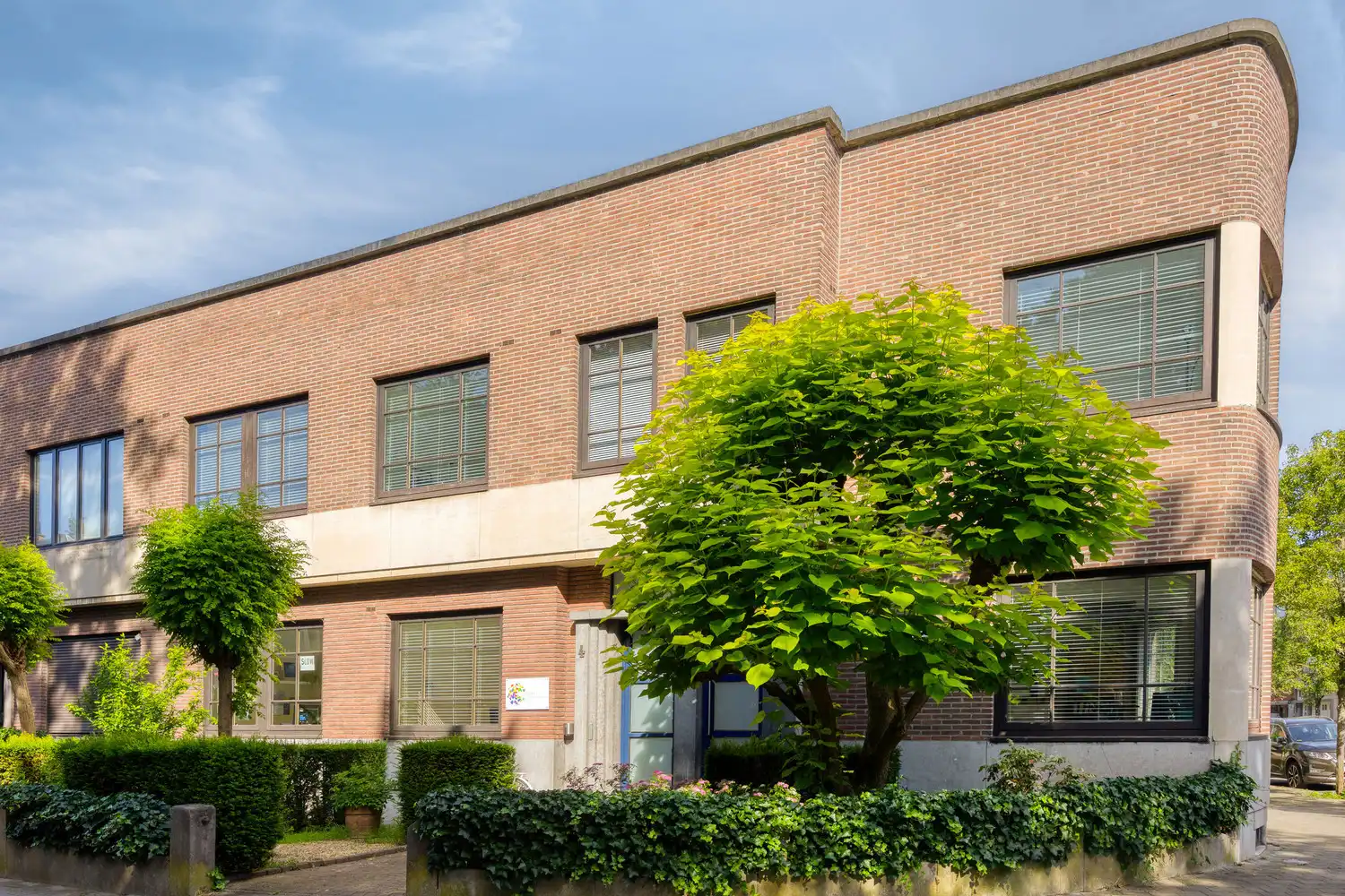 Karaktervol interbellum kantoorgebouw in de gegeerde Expowijk te Antwerpen! foto 2