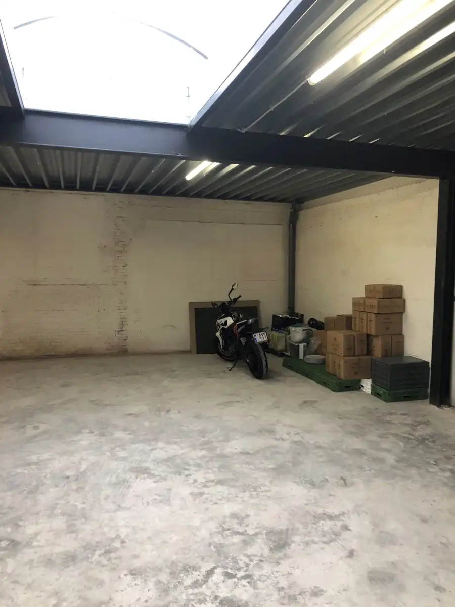Groot magazijn van ca. 140m² aan de Vesten in Lier foto 6