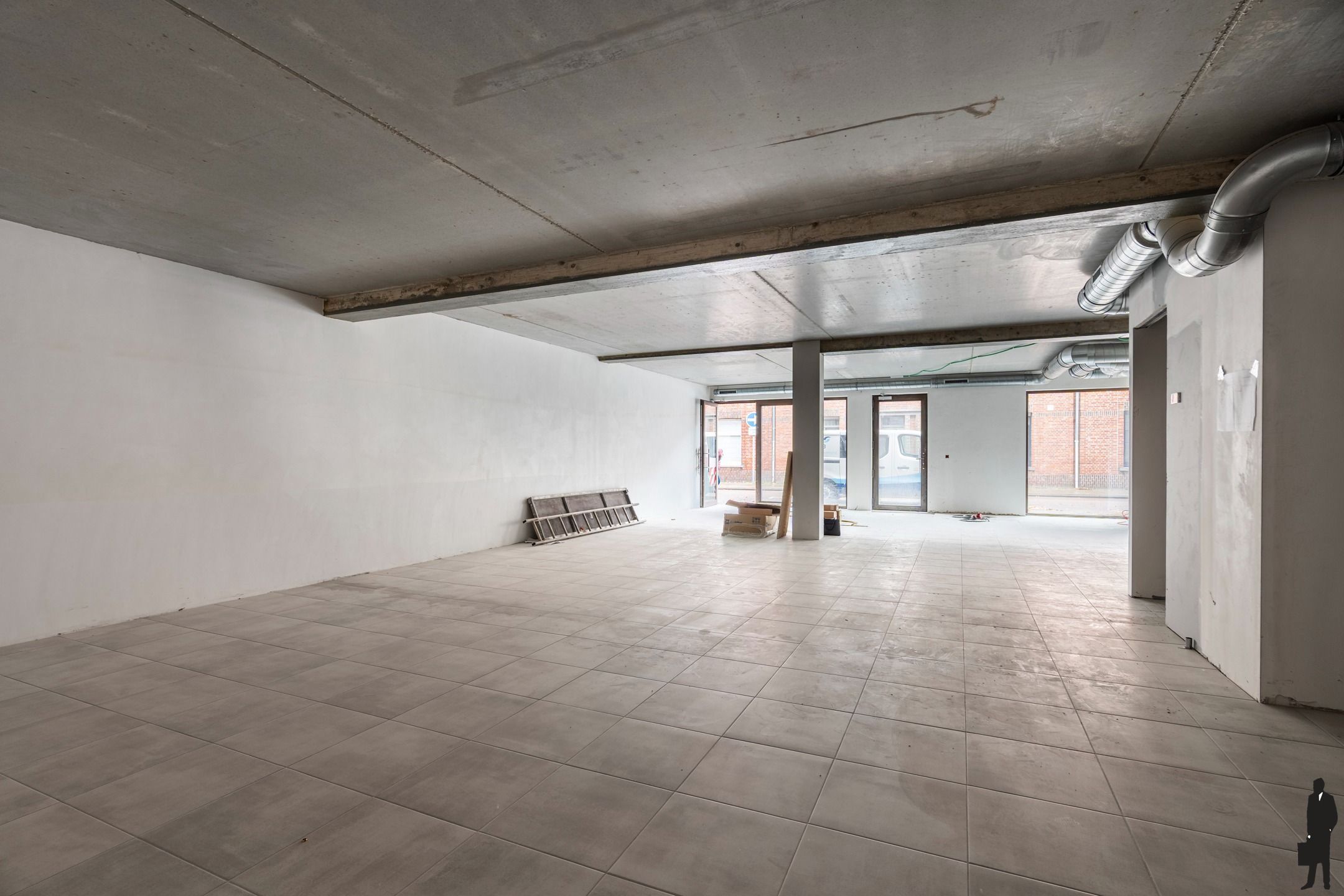 Instapklaar gelijkvloers handelspand in Turnhout foto 2