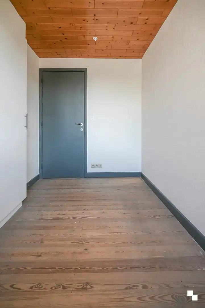 Rijwoning met uitweg achteraan en ruime garage te Izegem foto 17
