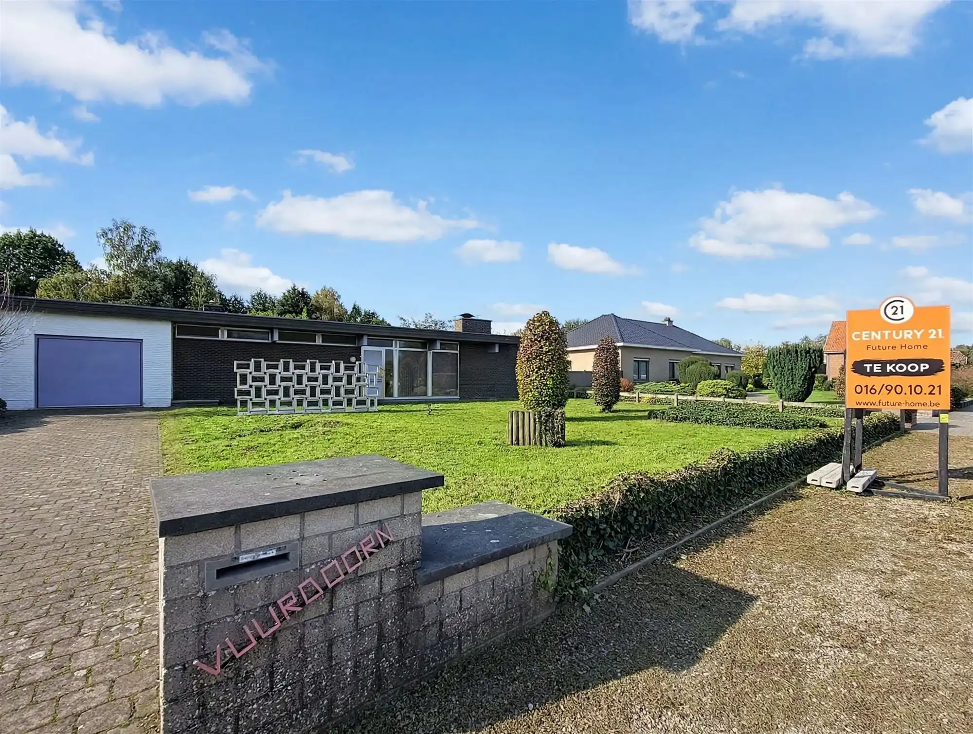 Karaktervolle architecturale woning met veel potentieel foto 3