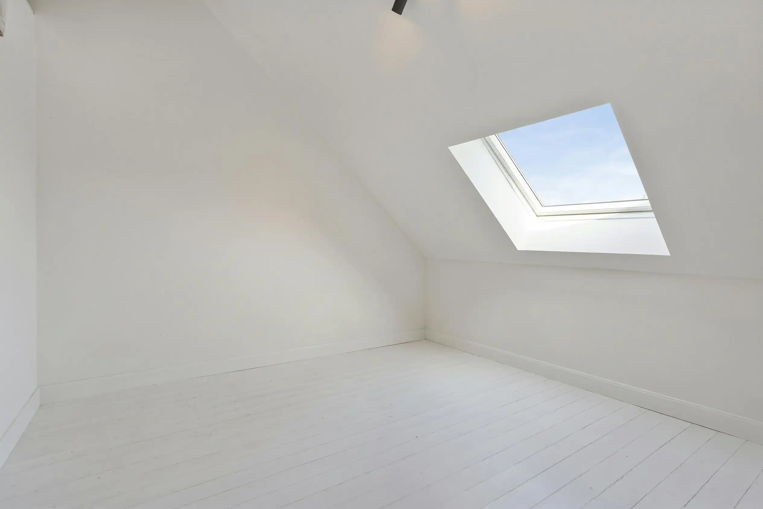 Kwalitatief gerenoveerde centrumwoning met tuin in Ieper foto 23