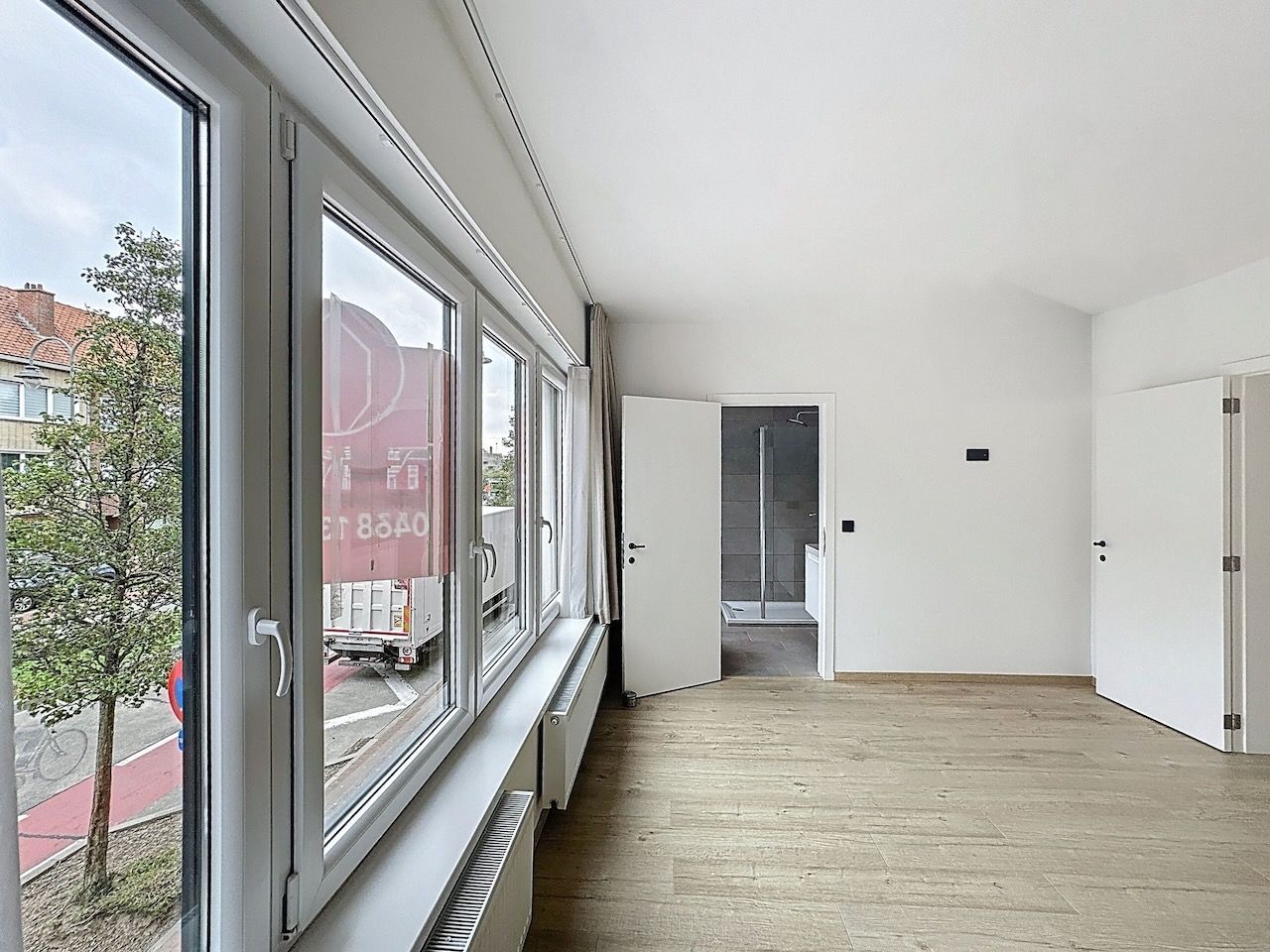 Lichtrijk één slaapkamer appartement met uitzonderlijk ruim west gericht terras. foto 22