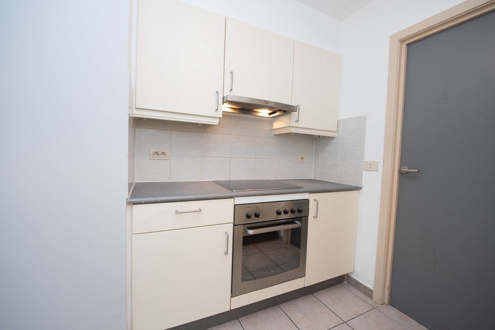 Ruim lichtrijk appartement met 2 slaapkamers en garage te Olsene. foto 10