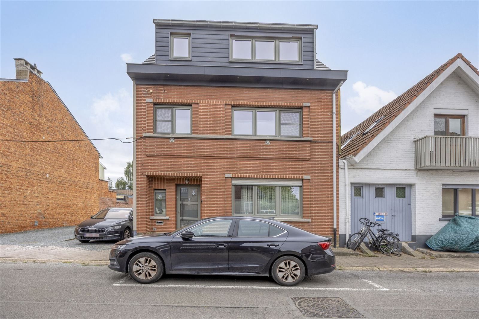 Woning met 4 slaapkamers te koop foto {{pictureIndex}}