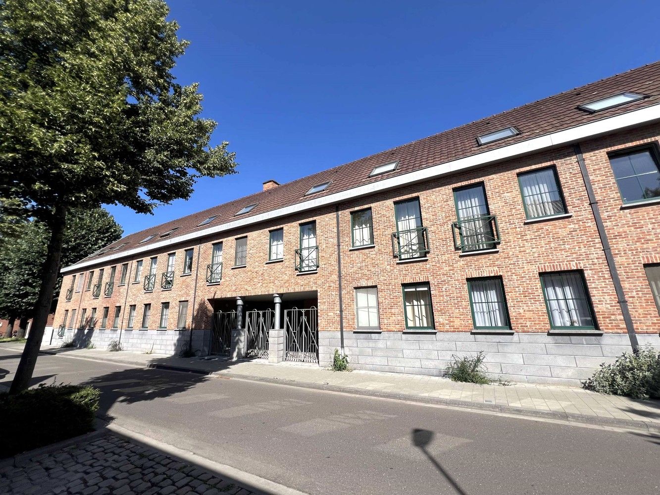 Duplex met zonnig dakterras, aparte slaapkamer en parking te koop op zeer gegeerde locatie tussen UZ Leuven en centrum Leuven foto {{pictureIndex}}