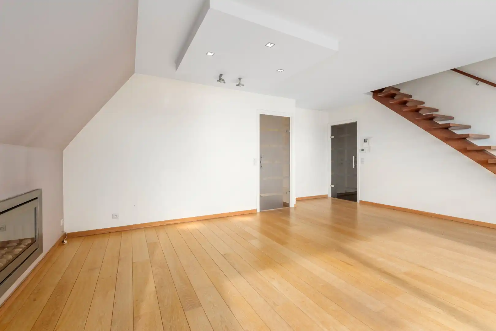 RUIM DUPLEX APPARTEMENT MET 4 SLAAPKAMERS foto 5